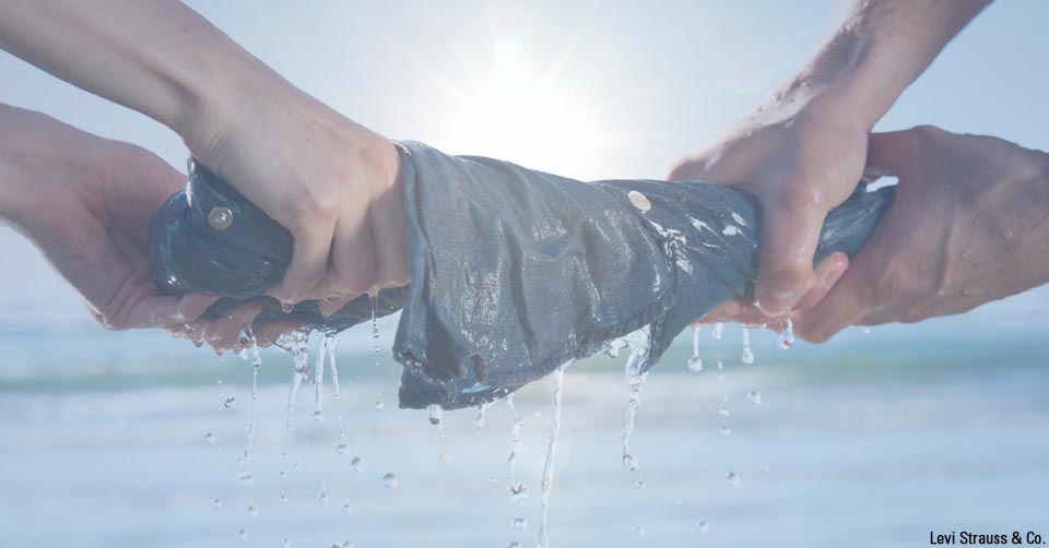 FoxNews's tweet photo. .@LeviStraussCo wants consumers to make the #WashLessPledge for #EarthDay. http://t.co/t1KB6c5u4Q http://t.co/i3DDohZpbB