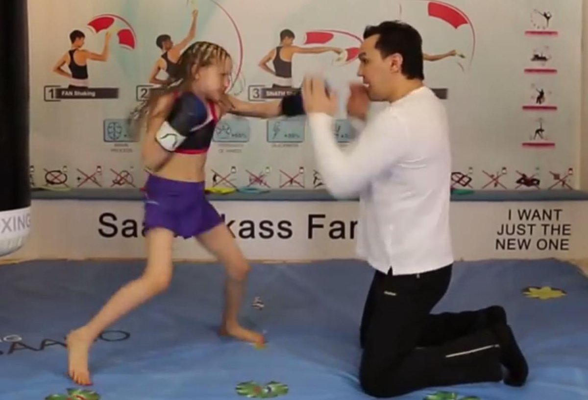 BleacherReport's tweet photo. VIDEO: This 8-year-old female boxer is better than all of us http://t.co/c12DnUbUZd http://t.co/89p0z3Hw7Q