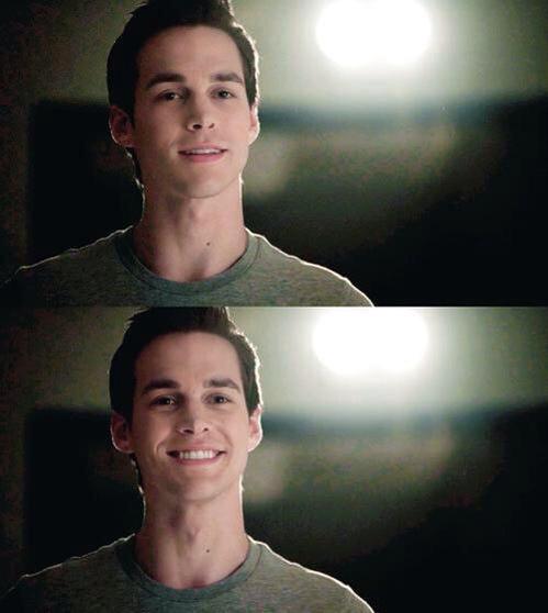 HotorNot_4's tweet photo. RT FOR - Oliver Queen
FAVE FOR - Kai Parker http://t.co/V4ftPkJgqH