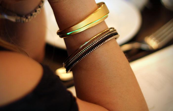 BeaconandLively's tweet photo. RT @UrbanWearables: Tech meets chic with Beacon &amp; Lively smart jewelry http://t.co/ivr5CJsHwR #WearableTech http://t.co/EPX4GbztD1