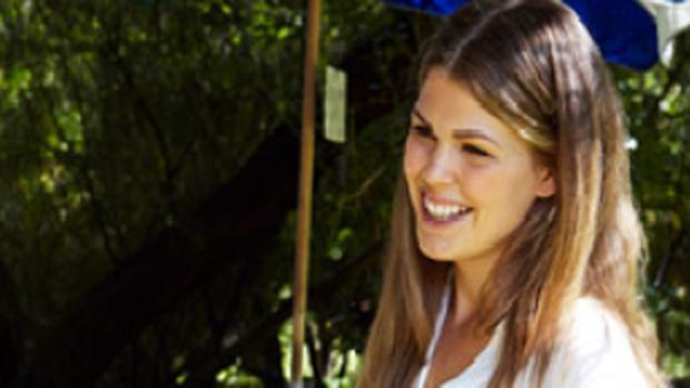 CBCNews's tweet image. Blogger who claimed that eating wholefoods healed her brain cancer admits she was never sick cbc.ca/1.3043650