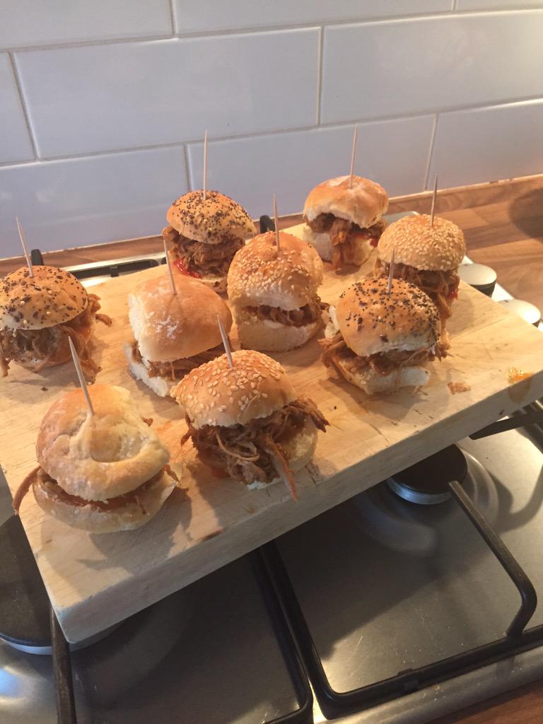 GraemeCurley's tweet photo. #ran #worked #golfed still time for #pulledporksliders people π #foodie #foodistachat #shoplocal #Curleybutchers http://t.co/h5IWE5bOsZ