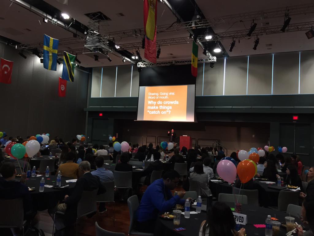 purematter's tweet photo. Why do crowds start? #sjsu #turnupyourcomm http://t.co/SqEmKZITZQ