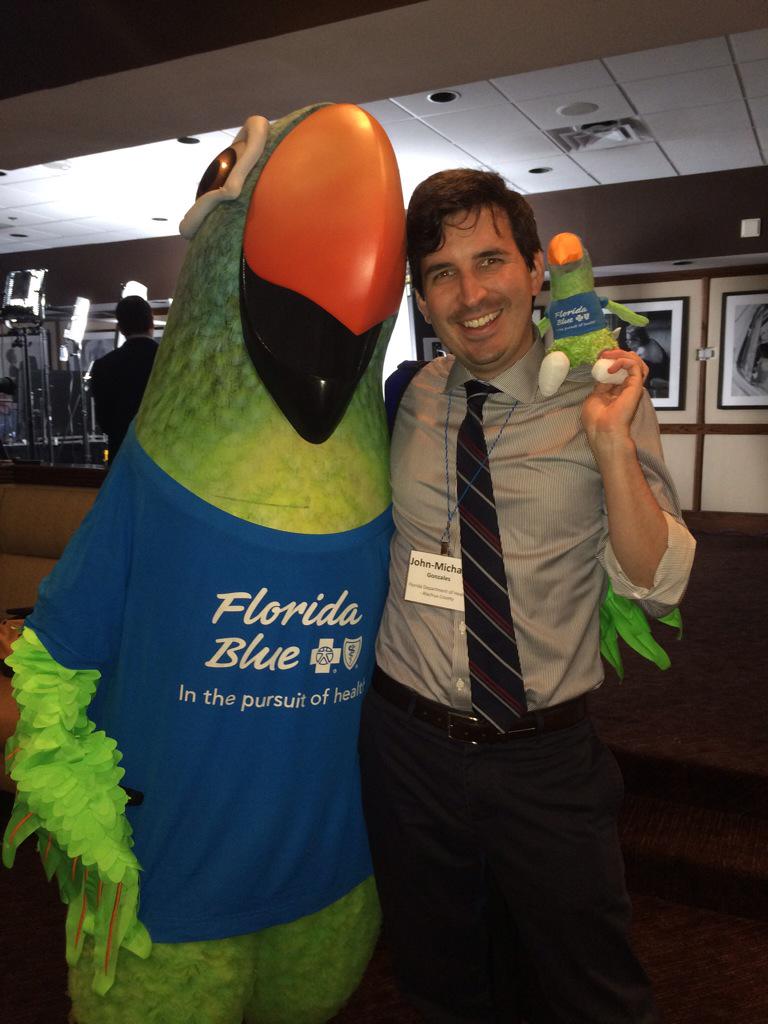 jayemgonzales's tweet photo. @jayemgonzales: Me and Sunny the @FLBlue bird tweeting together! #SapphireTurns10 #HereForYou http://t.co/Hq0pLTZbB7