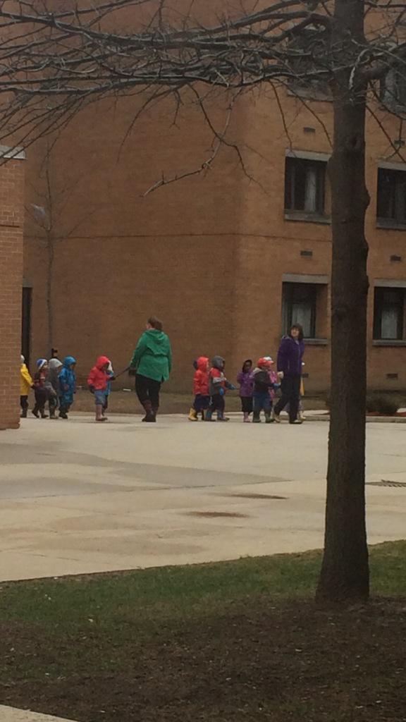 CarletonSpotted's tweet photo. Freshman's look younger every year http://t.co/YzjuUKKRbO