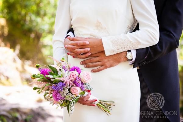 TodoBoda's tweet photo. Amor por esta novia vestida de @Bouret_tweets y ramo de @rebecasenra -> http://t.co/EnlAxqqNDj Foto:@Lorena_Cendon http://t.co/EeW5hb2wLe