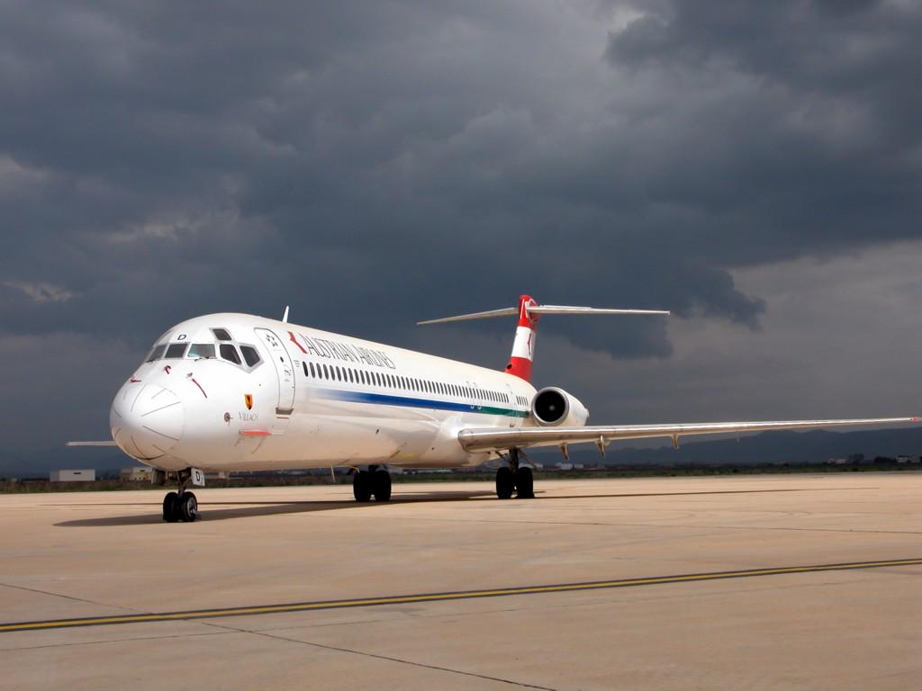 dreamlifter78's tweet photo. @MD80com #mcdonnelldouglas #md80 #_austrian http://t.co/pEXGpwasnZ