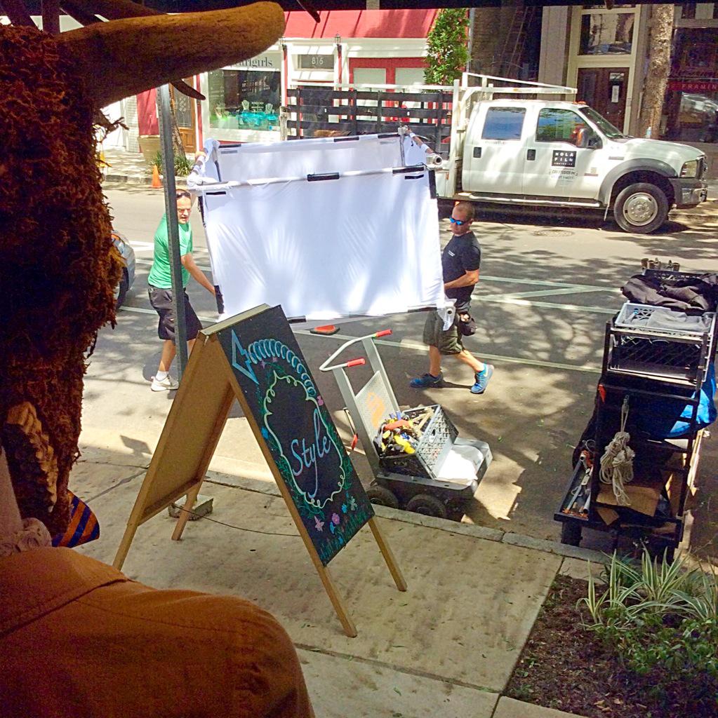 fraquesnola's tweet photo. Watching a production turn our sidewalk into Paris... It's a Zoo out there!! #cbsZoo #ReadyForMyCloseup #FraquesYeah http://t.co/yz1NEVuSsx