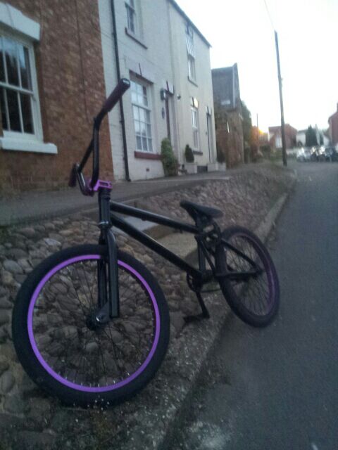 loui778's tweet photo. Nice street riding session and shot at end no footage due to wrists but should get some Sunday at radlamds http://t.co/U9Or9jkzyD