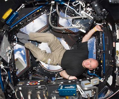 NASA's tweet photo. Where over the world is @StationCDRKelly? Test your geography skills w/ #SpaceGeo: http://t.co/6pXXRffESk #EarthDay http://t.co/RtufsH4OnO