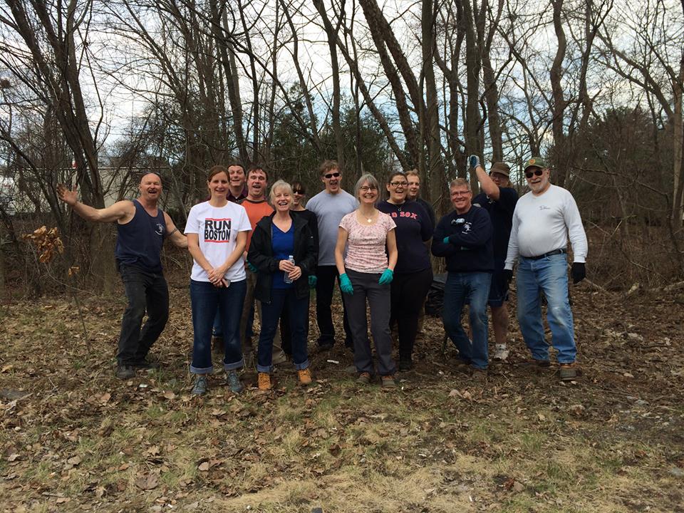 river_clean's tweet photo. Clean River Wrapping up Earth  w/the 3M Touch Systems volunteers cleaning along the banks of Merrimack @river_clean http://t.co/lejtTR3sYG