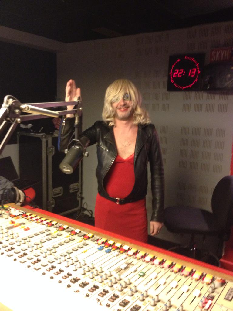 MarieSkyrock's tweet photo. Pamela est dans la place!!! @SkyrockFM  @Romano2skyrock @lebelge @samymarseille @Karim2skyrock @Momoskyrock http://t.co/PAghtCSsd9
