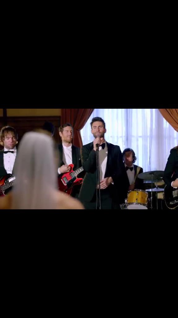 KangarooAudio's tweet image. Check out Maroon 5's music video for Sugar where they surprise couples at their wedding!👰🏼 #Goosebumps