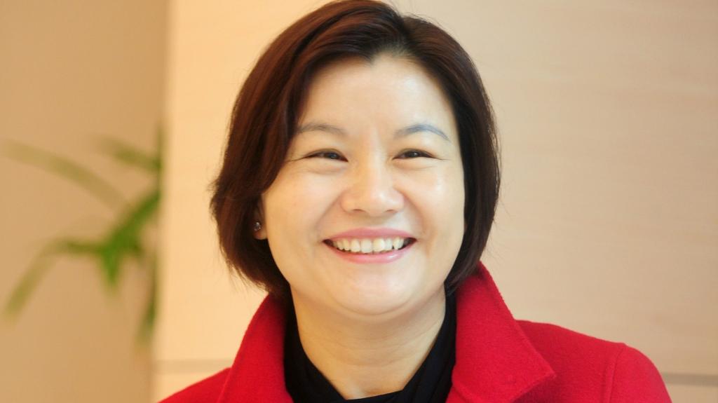 ForbesWomen's tweet photo. Chinese tech entrepreneur Zhou Qunfei is now the world's richest self-made woman: http://t.co/WAnqzfRJBe http://t.co/FIGiLuBbDv