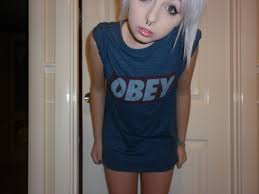 amberlikesu's tweet photo. two weeks ago my friend dared me to wear her obey shirt and try to look cute, i don't think i look cute XC http://t.co/xKEGXe1Rka
