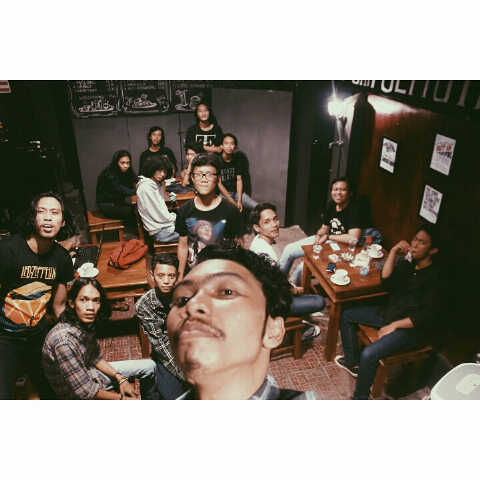 Muhammadandraaa's tweet photo. Bad boys @bones_official @muhmmdrdwn @Imeeeeng @STWNREMI @naldyrachman @aswandarmawan @rrickyy_ii @MohamadArsil http://t.co/a9M3zwhhxX