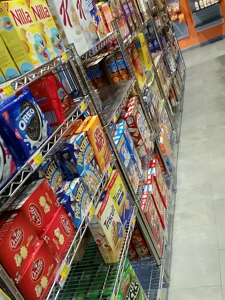 greener1018's tweet photo. Live  in West campus cause they have a ton of food and eat every bit of it #scavenge #TvsZ http://t.co/Q48EFdjhXJ