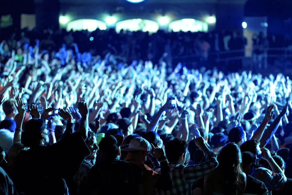 SickViews's tweet photo. EDM looks active AF 🙏 http://t.co/ZWLnd1R3mk
