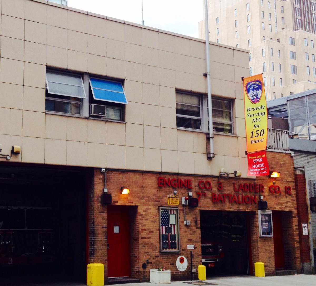 nycgob's tweet image. La estación de #Eng3 #Lad14 #Battalion7 está lista para celebrar 150 años el 2 de mayo! nyc.gov/fdnyopenhouse  @FDNY