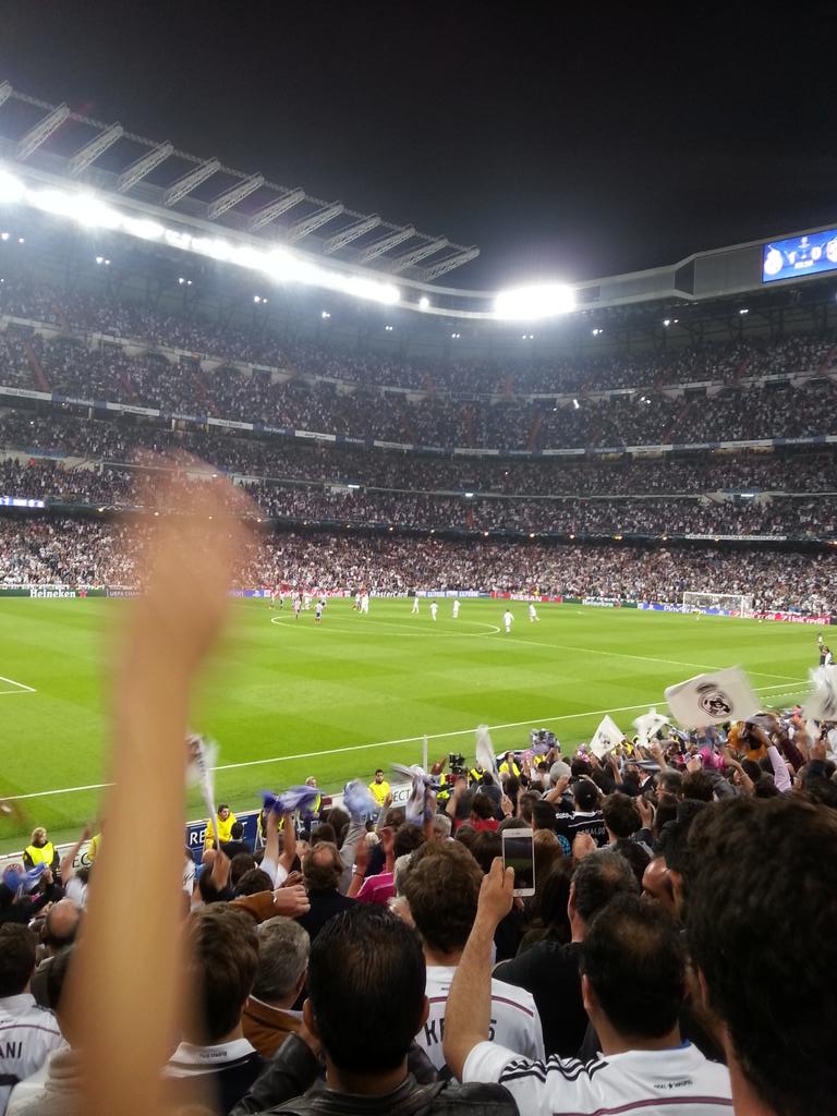 budimandjatmiko's tweet photo. Bernabeu membara!! Dari Chicharito kita belajar: jgn pernah remehkan orang! @Madrid_Indo @Madrid_IndoJKT http://t.co/CpY0hp0chu