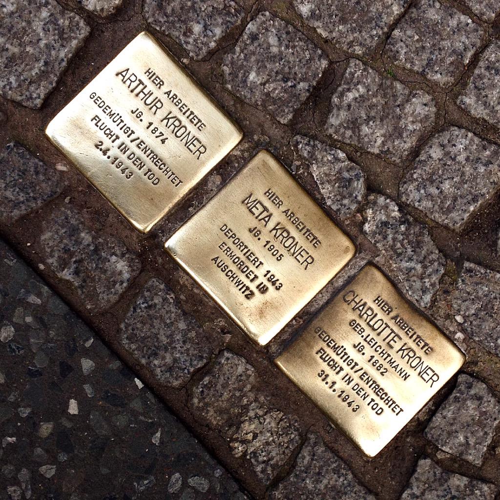 RossellMarina's tweet photo. #Stolpersteine #Berlín #Go back to see the future" #Ravensbrück #Holocaust #Holocausto #Memoy #Memoria #Mémoire http://t.co/6y0K7Oaacn