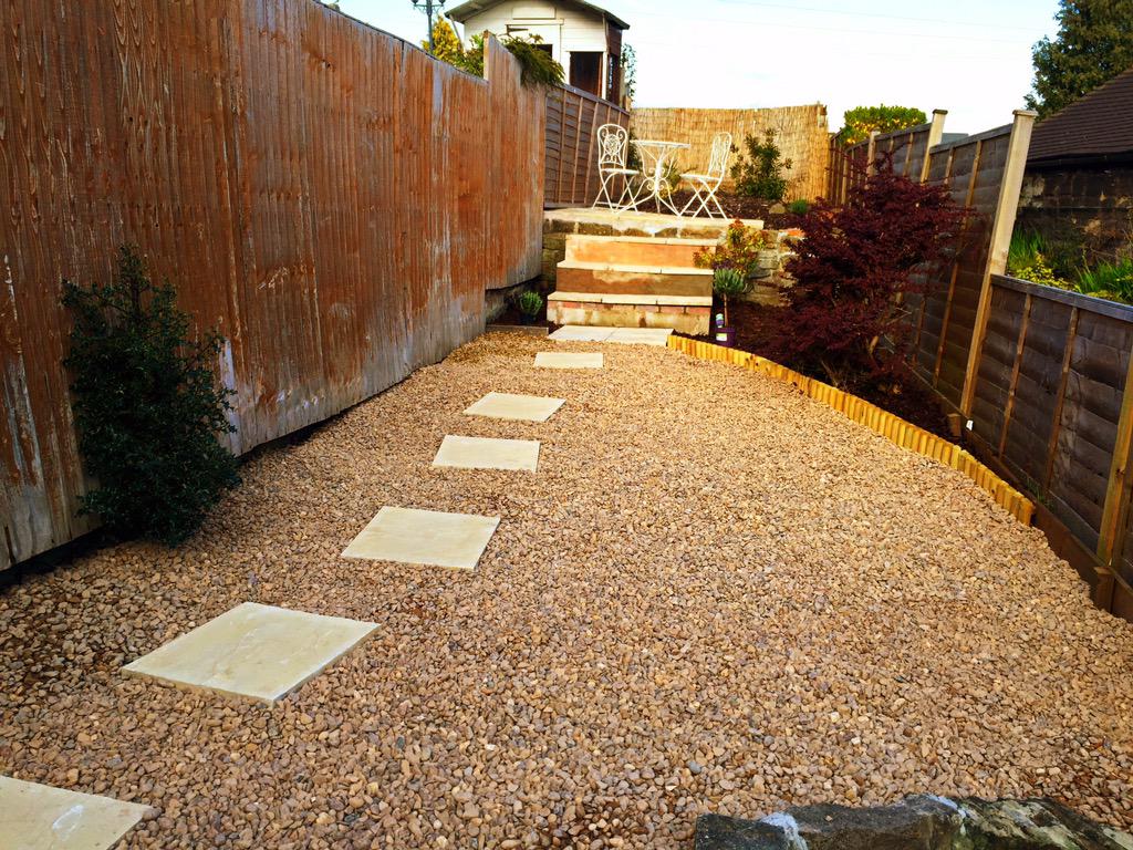StruttCottage's tweet photo. Garden at Strutt Cottage almost done, just some minor tweaks! #holiday #holidaycottage #shortbreak http://t.co/QuvFWGilE6