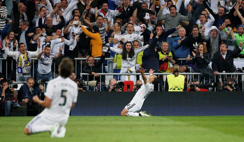 ReinoMadridista's tweet photo. Se ha dejado el alma en el campo y ha sufrido como si llevara 15 años vistiendo de blanco. #crack #genius http://t.co/0VblSFHiE4