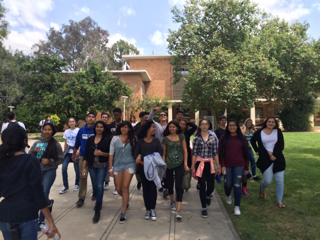 ALHSAVID's tweet photo. UCR field trip AVID beauties😉 http://t.co/dpdKhAVQHD