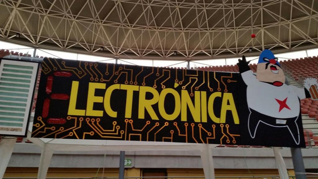 Ur_electronica's tweet photo. Mañana ya es jueves!! Esto esta casi montado. Pasate x nuestra barra, la num 7 junto a @BarraEnfermeria y @enolog14 http://t.co/FTxcT7HfEu