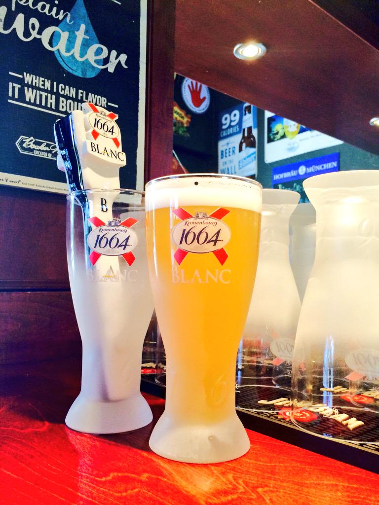 SkinnySlimsEdm's tweet photo. Tonight's pint night offering! #Kronenbourg1664Blanc great for this sunny afternoon! #GlassesAPlenty #findyourpatio http://t.co/oxni88fsnd