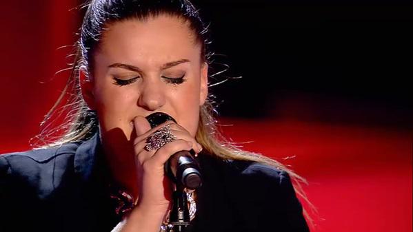 lomejortv's tweet photo. Que temazooo y Cuanta emoción tiene Sara ►http://t.co/ni4ftDtTnA #EquipoSanz  @AlejandroSanz #LaVoz5 http://t.co/VF6oYUoiL5