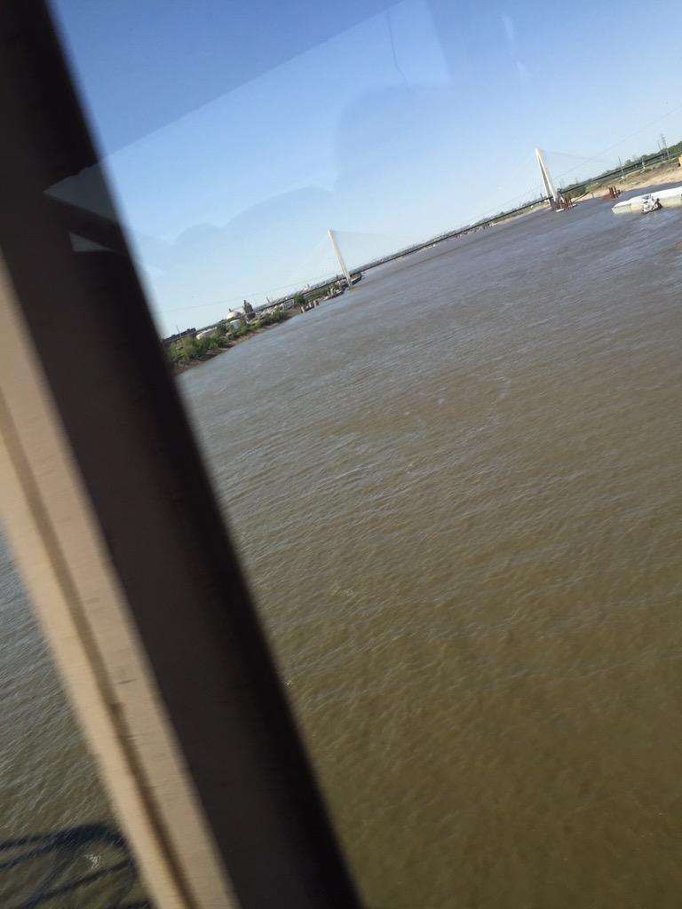 Harles_Bell's tweet photo. Team 5712 has made it to St. Louis 😄 #omgrobots #FIRSTChamp http://t.co/yUEjAjtnvY