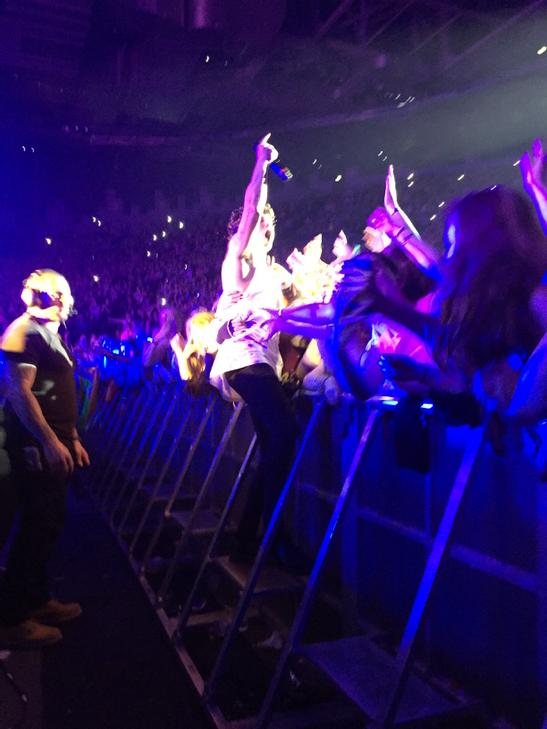 WaddySolomon's tweet photo. Brad is going crazy!! 😜😭 http://t.co/ve0YsQLGY5