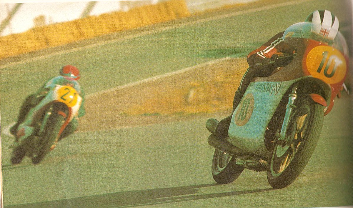 Phil Read subiendo la "Rampa de Pegaso" del Jarama en 1973. Ese año sería campeón con la MV Agusta! #EspecialGPEspaña
