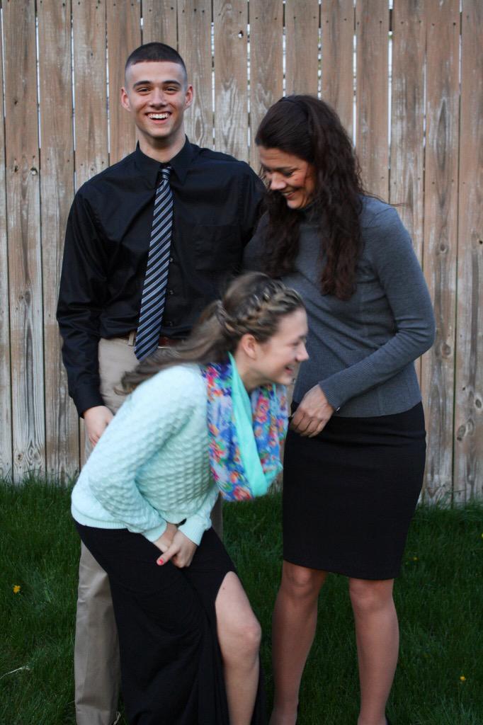 tracylhd's tweet photo. PSA: do NOT try to take "nice family pics" with @SirSlamIAm after he's eaten. #WeNeedAir #SomethingDied #ForReal ๐๐๐ณ๐ http://t.co/RjJY72nETs