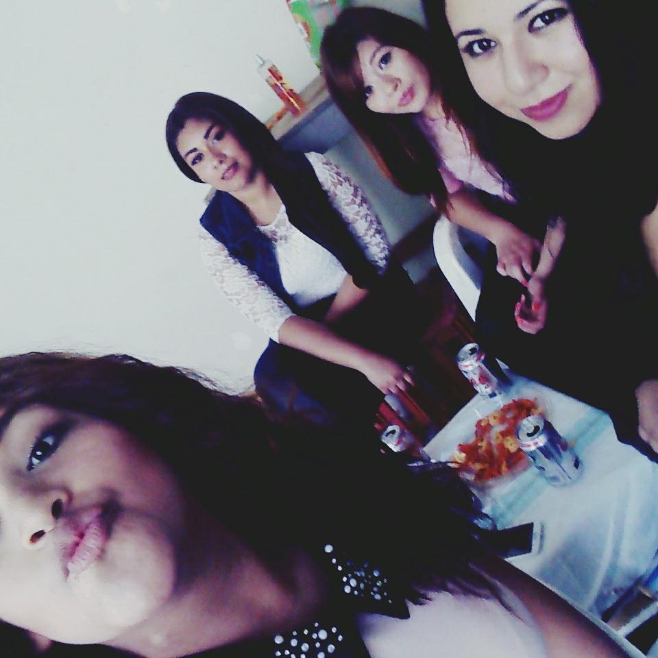 samanthaacr's tweet photo. Friends http://t.co/0t5zXhERYf