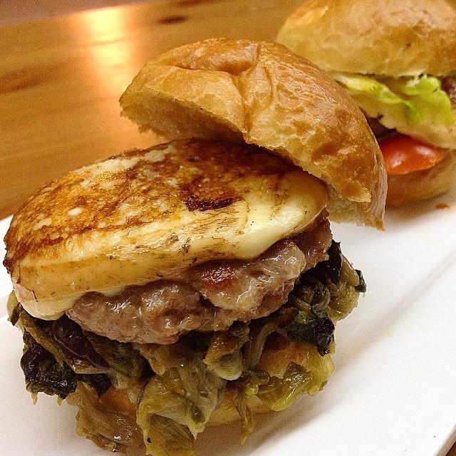mfbbocconi's tweet photo. By @la_mamma_cuoco Mini hamburger con salsiccia, scarole e provola... https://t.co/OL98M3f2Oo http://t.co/ymLJP7WL8u