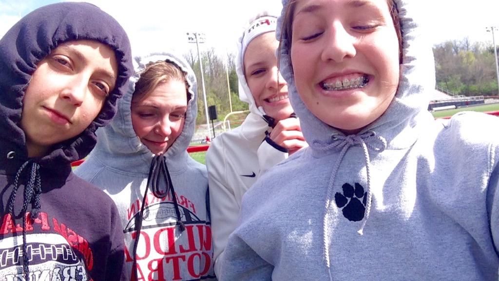 bricwoods's tweet photo. SQUAD #track #<3 #fhs #bartowens #1peat #runningislife #dyetorun #goldrush #catscatscats #coldairdontcare #westillrun http://t.co/YebEPyGkOB