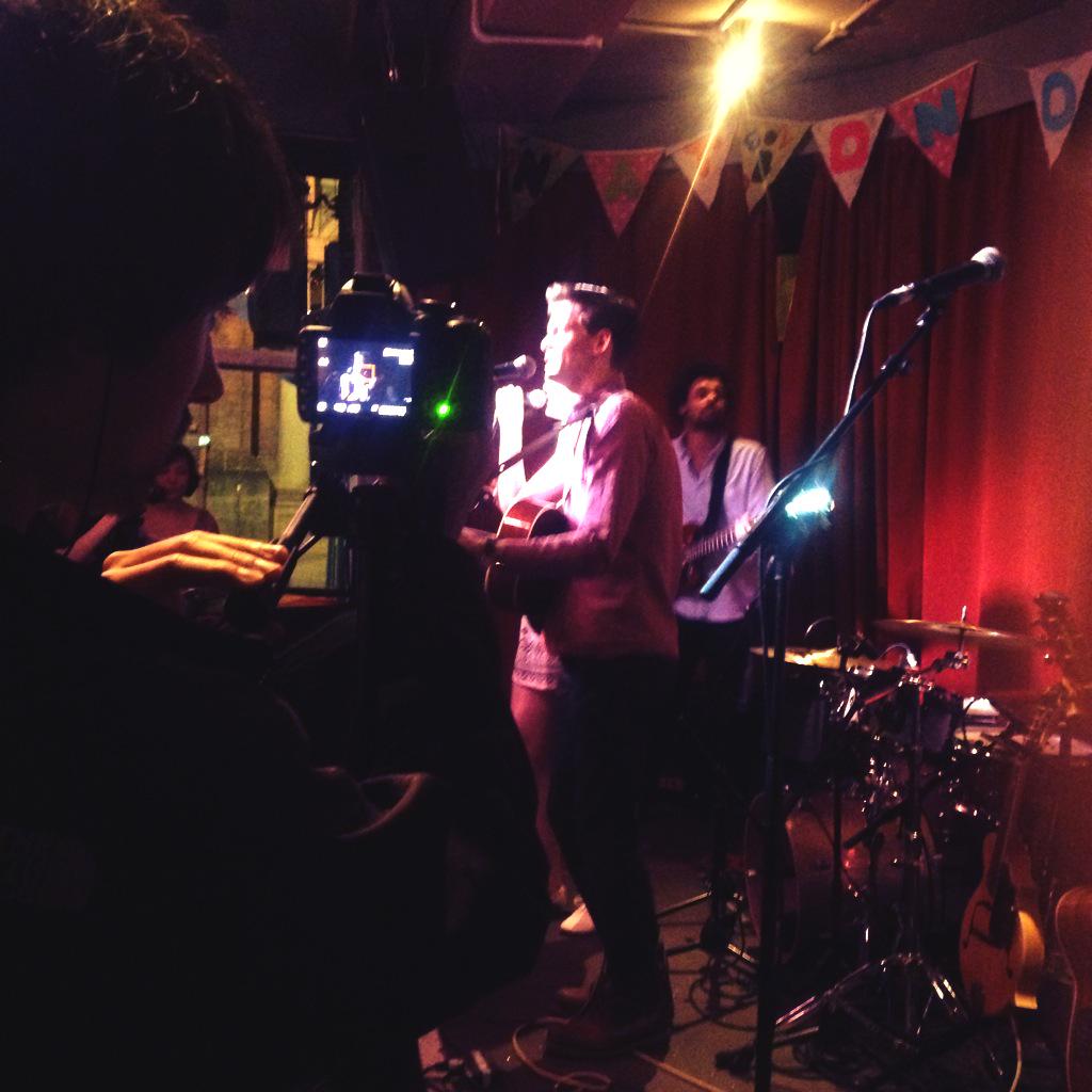 sundownlive's tweet photo. Cheeky bit of filming going on in the house tonight too ! @shopkeepers  @fitzwallaceband http://t.co/fjqoYbZdz7