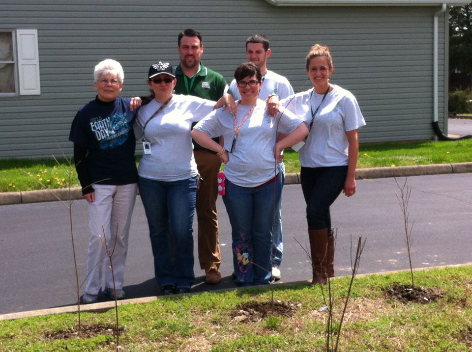 ohiousouthern's tweet photo. Earth Day 2015: Science students plant trees to support "Ironton in Bloom" organization's city beautification effort. http://t.co/cgGCvVYUxM