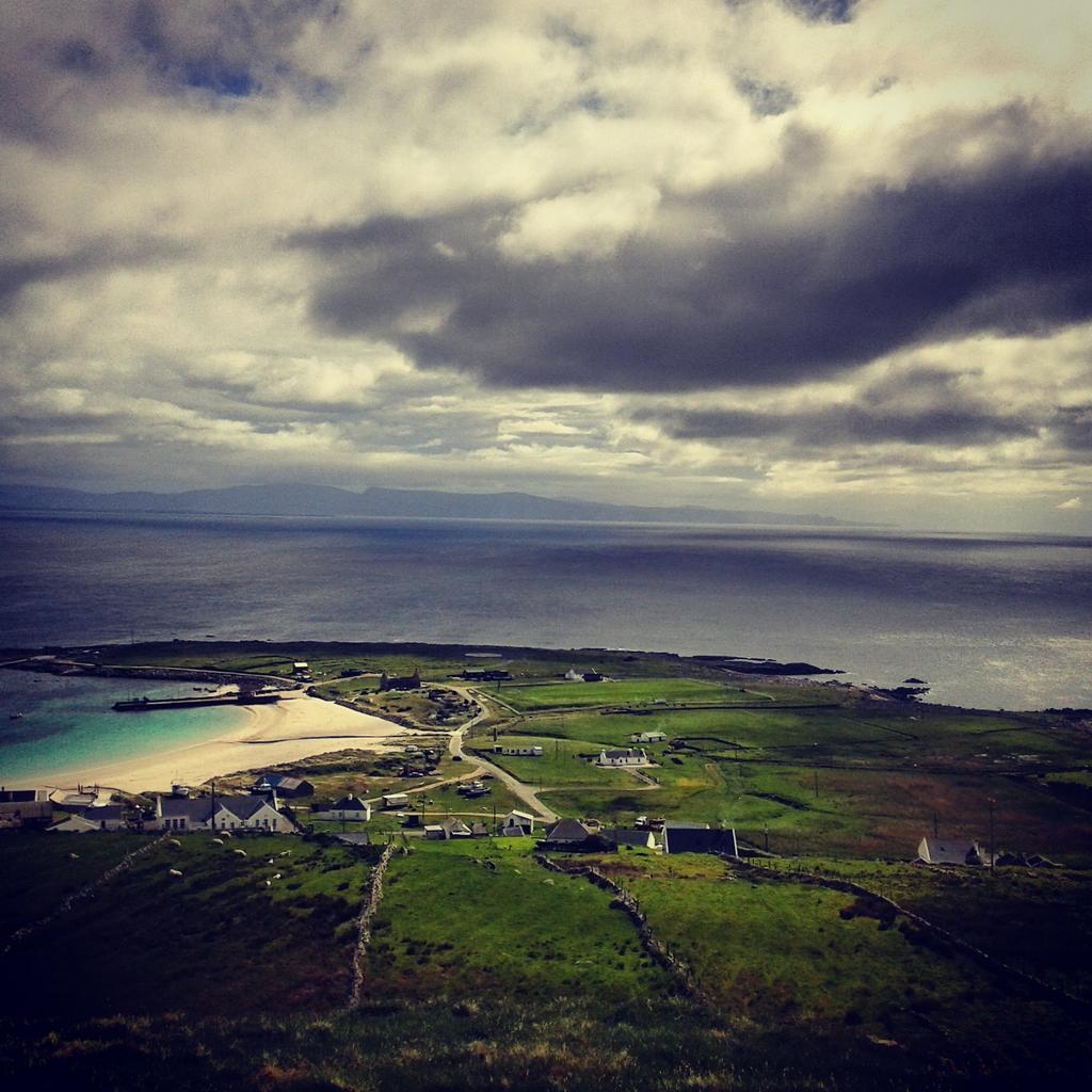 RachHealy1's tweet photo. Arranmore island looked beautiful tonight  on episode 2 of @TV3Islanders #islanders #arranmore #islandlife #aphort http://t.co/ohS6E41AJM