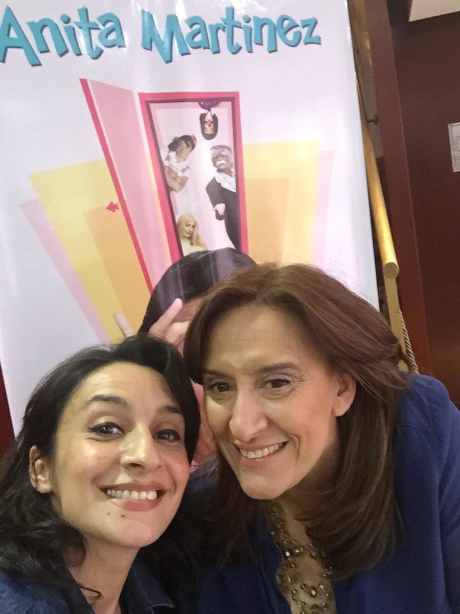 anitateatro's tweet photo. Gracias @gabimichetti por tu afecto y por sumarte al amor de los perros de @refuasis http://t.co/bbZ90NLs8n