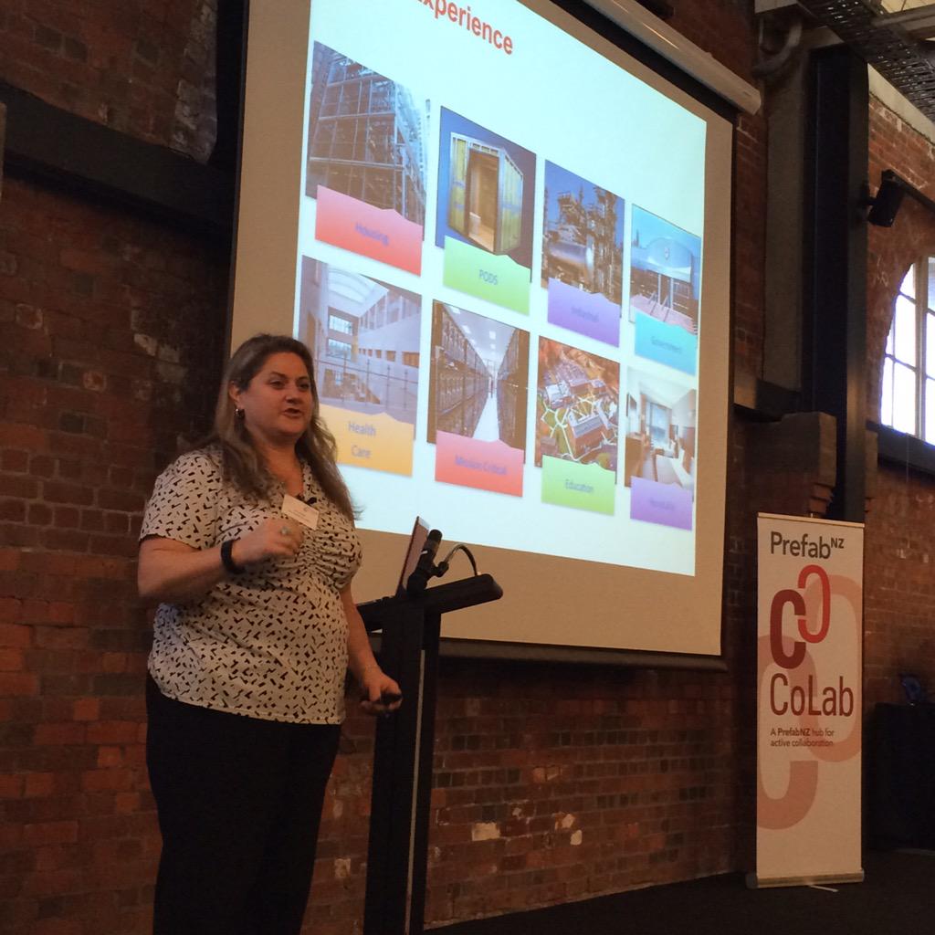 OffsiteNZ's tweet photo. @amymarksxsite 'I will not use scale as an excuse' take the oath #CoLab2015 http://t.co/VZbVO9Nc0V