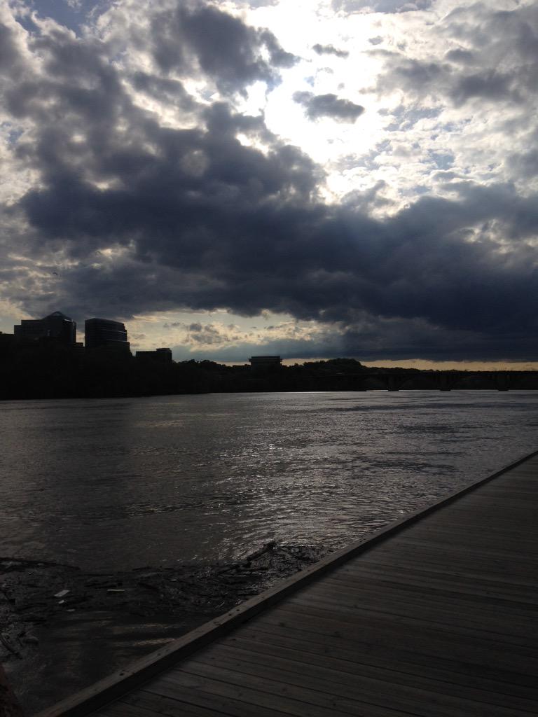 CookWellDC's tweet photo. We out here on the Georgetown waterfront making Tuna Poke for the Off the Hook charity event!!! http://t.co/SEawnnaYFO