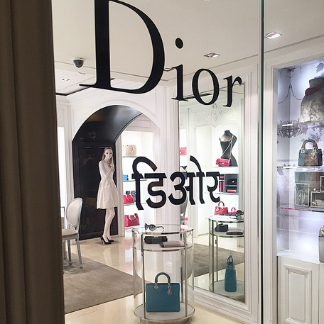 SouthAsianBride's tweet photo. Our favorite kind of @dior #diormeetsindia #zardozitravels #hindi #mumbai http://t.co/ZQggaYRZhQ