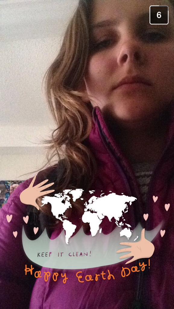 WeLoveMaraT's tweet photo. Happy Earth Day from yours truly, Mara Timmeney 😏 http://t.co/XMY0Yd0wxh