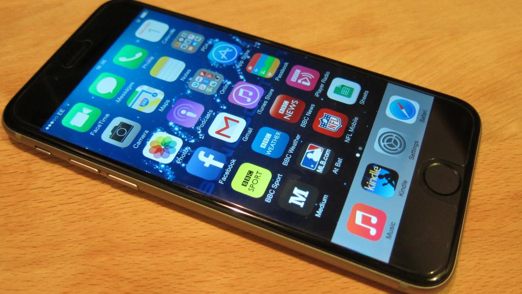 ForbesTech's tweet image. This security flaw could spell trouble for iOS 8 users: onforb.es/1GixZIn