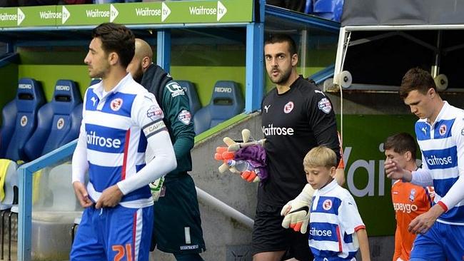 FOXSportsNews's tweet photo. Reading fans get behind Adam Federici upon return to the Madejski Stadium: http://t.co/iOigRmucPS #FlagsForFeds http://t.co/m5lNi13Zmn