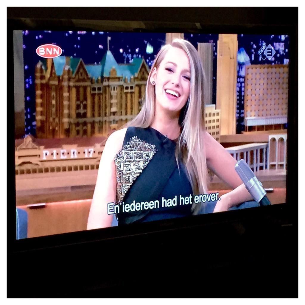 IndivCasteren's tweet photo. De mooiste vrouw ooit @blakelively bij Jimmy Fallon. And she's pretty funny too #plakband #AgeOfAdaline #TonightShow http://t.co/n6t1hxDR6W