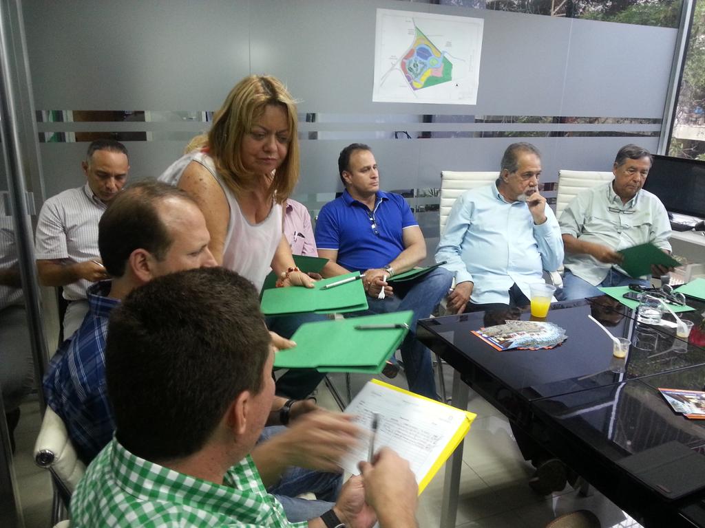 corpotulipa's tweet photo. Ahora|Programa permanente de promoción de inversión lidera @jnaranjo69.  Falcón región ideal para la inversión http://t.co/JXXSAcxChq